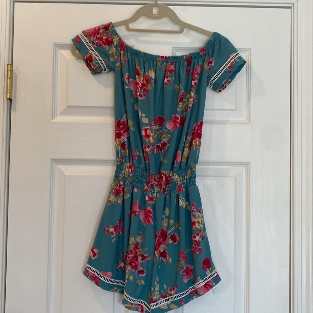 Shosho floral romper size small - Picture 3 of 4